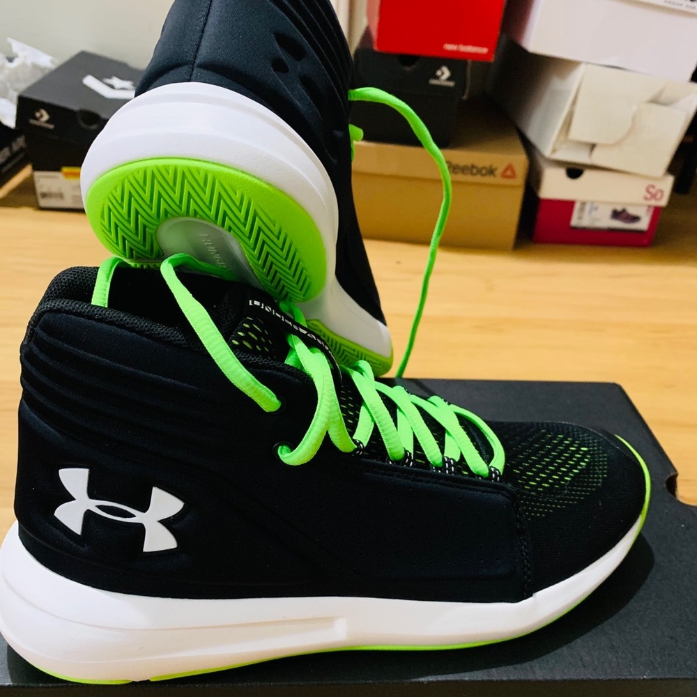 UA (K)